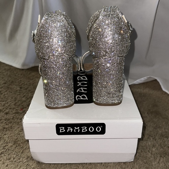 Silver sparkly block heels - size 7.5 almost brand new - Picture 3 of 6